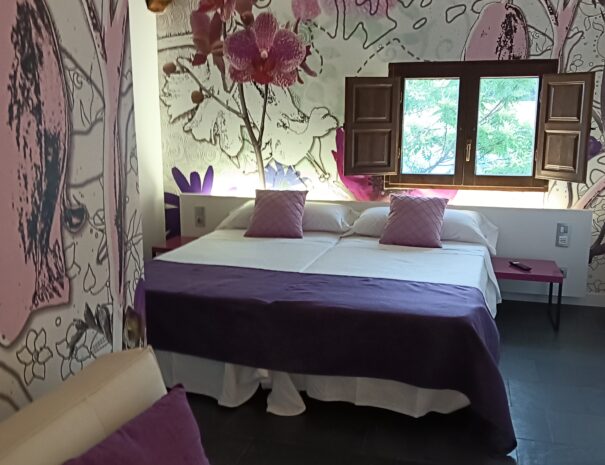 detalle habitacion violeta